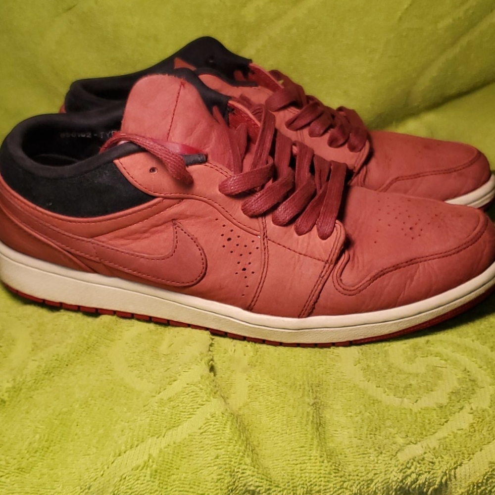 Low Top Burgundy Air Jordan 1 sz 11
